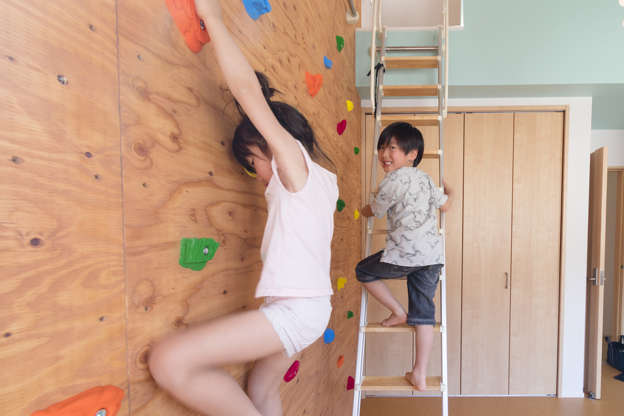 思っているよりも小さなお友達から登れるようになりますよ