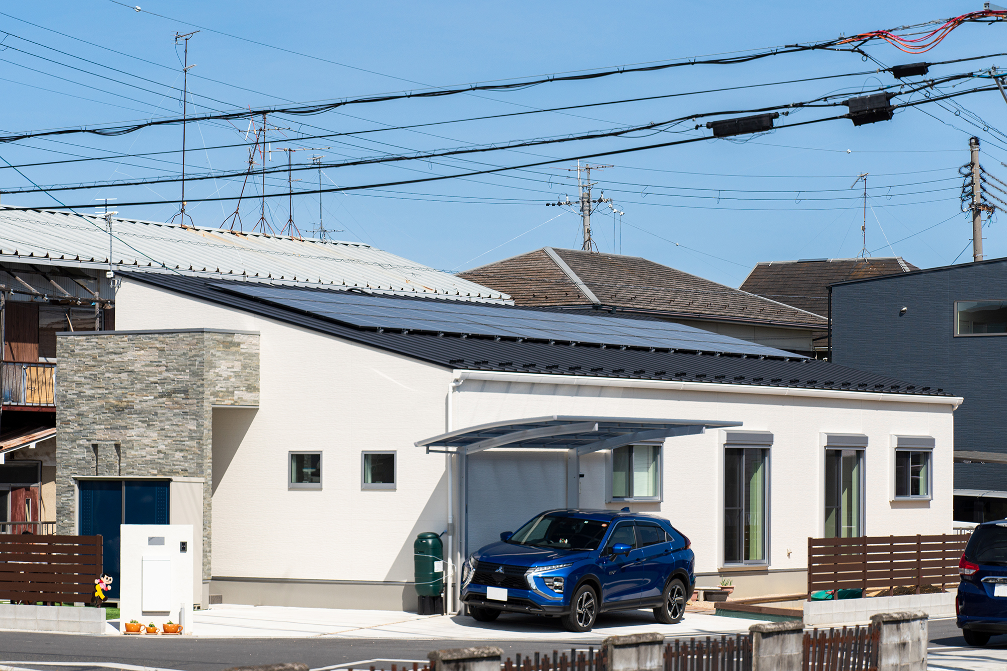 平屋の大屋根だから 大容量の太陽光パネルを設置できる